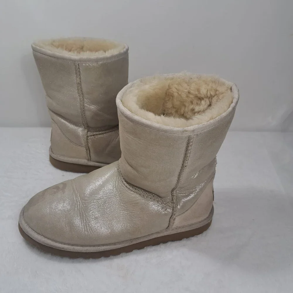 UGG‎ Australia Women's Size 6 Classic Short Gray Boots S/N 1000792